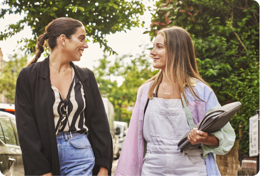 Image de personnes souriantes