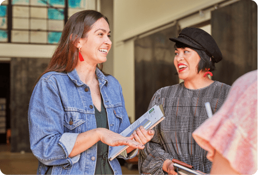 Imagem de pessoas sorrindo